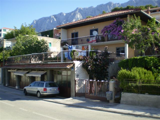 photo1