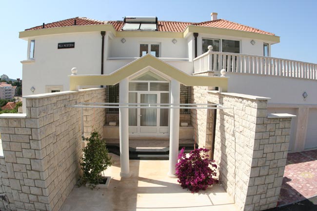photo1