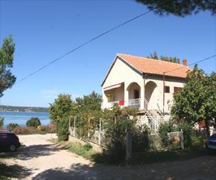 photo1